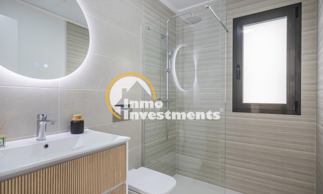 Obra nueva - Chalet adosado - Torrevieja