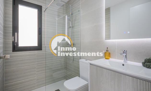Obra nueva - Chalet adosado - Torrevieja