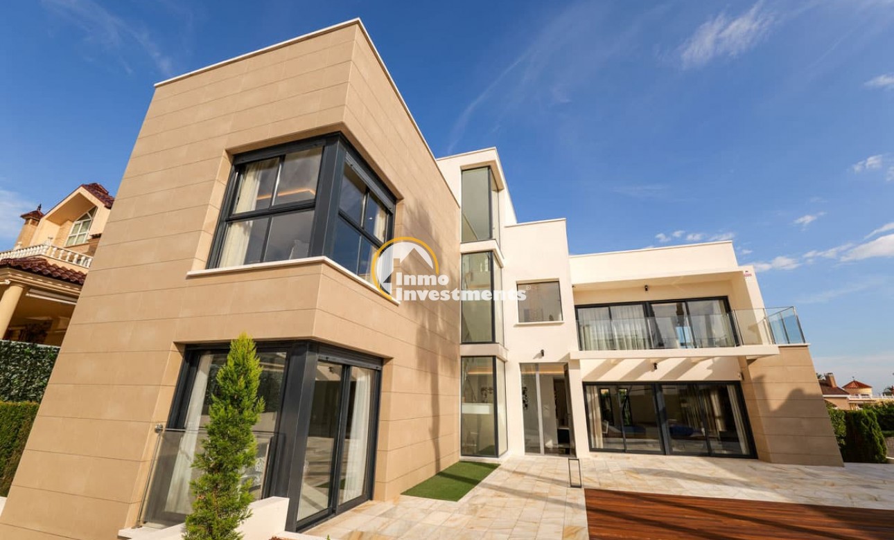 Obra nueva - Chalet independiente - Torrevieja