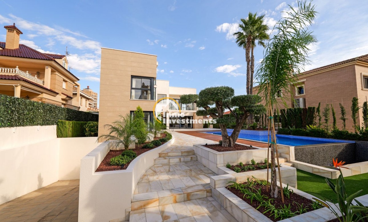 Obra nueva - Chalet independiente - Torrevieja