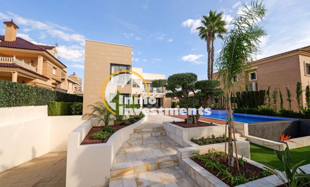 Obra nueva - Chalet independiente - Torrevieja