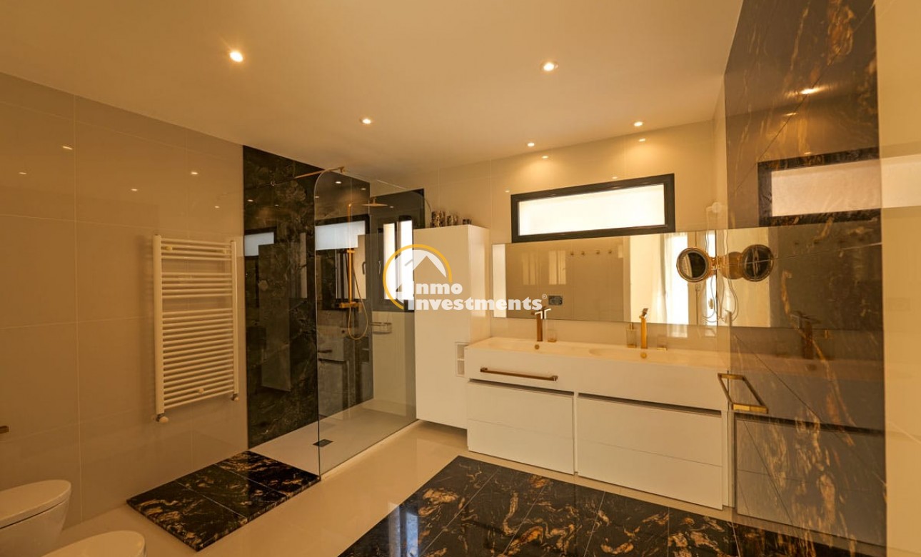 Obra nueva - Chalet independiente - Torrevieja
