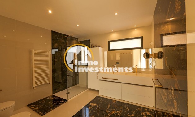 Obra nueva - Chalet independiente - Torrevieja