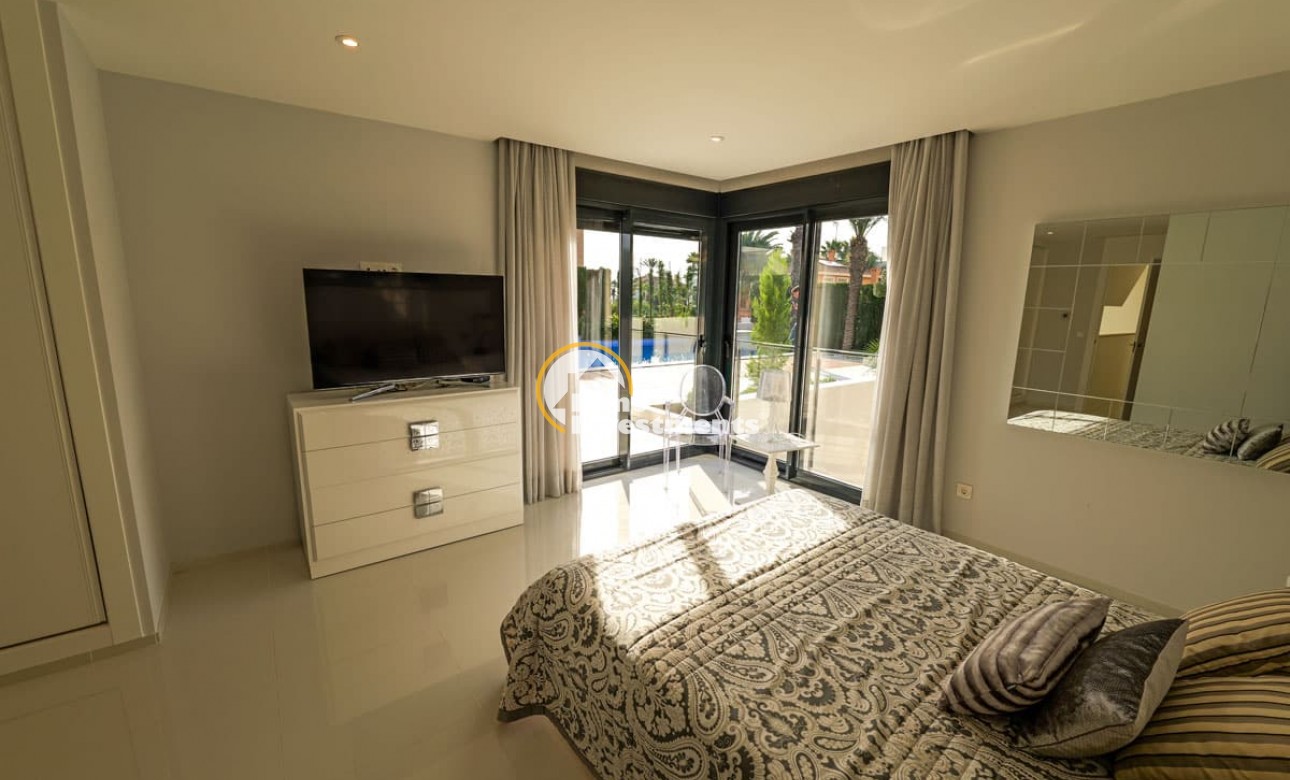 Obra nueva - Chalet independiente - Torrevieja