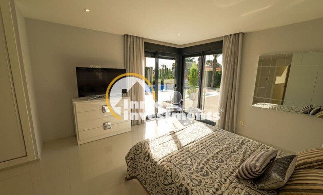 Obra nueva - Chalet independiente - Torrevieja