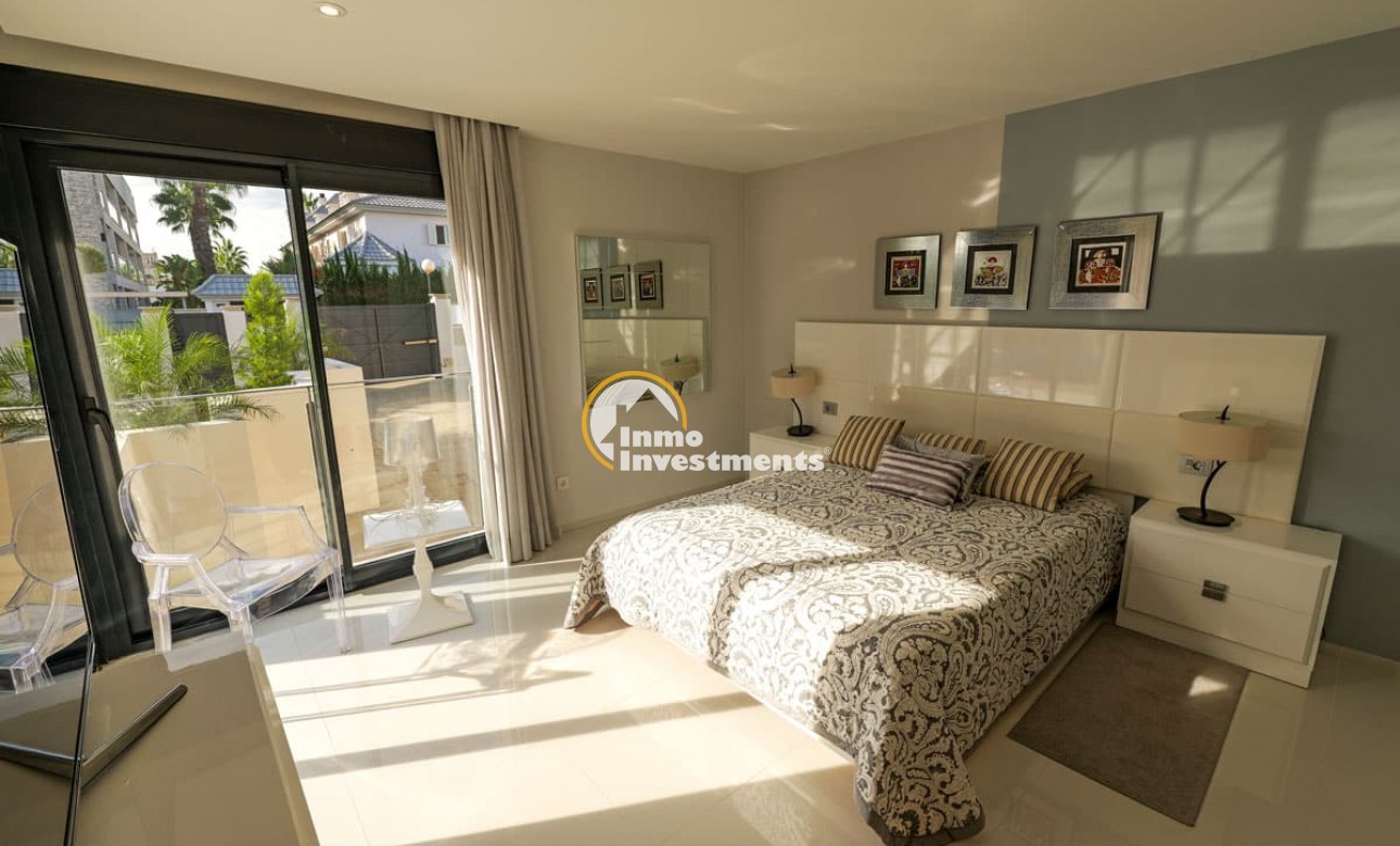 Obra nueva - Chalet independiente - Torrevieja