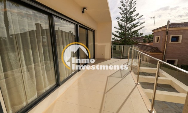 Obra nueva - Chalet independiente - Torrevieja