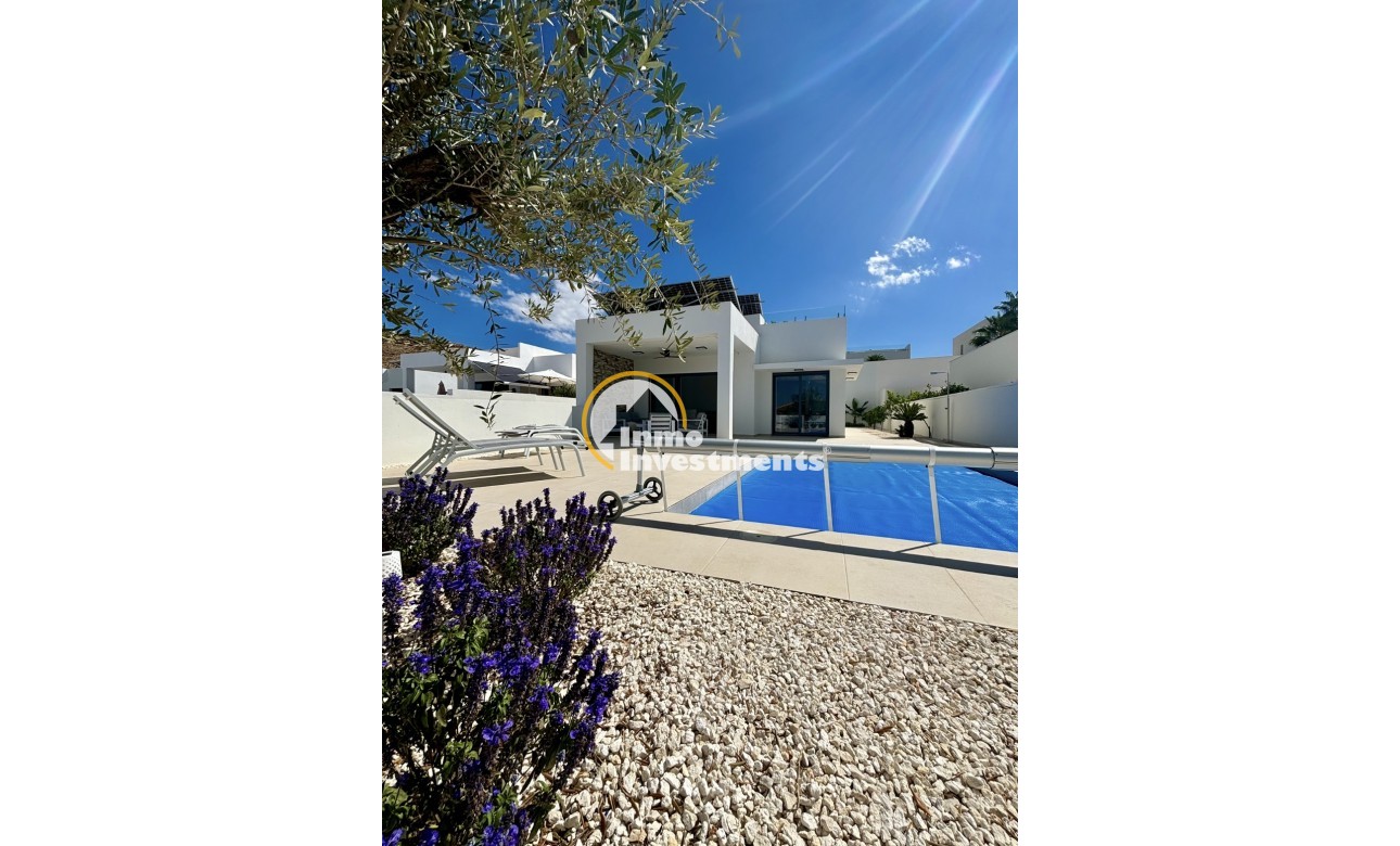 Obra nueva - Chalet independiente - Benijofar