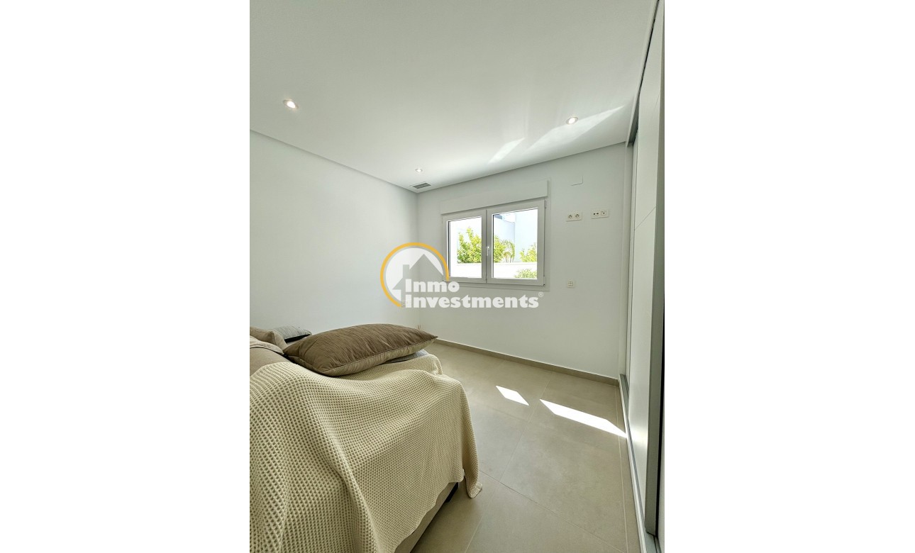 Obra nueva - Chalet independiente - Benijofar