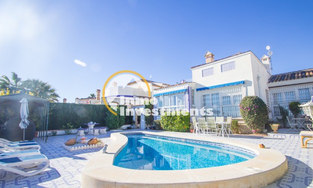 Immobilien zu verkaufen, Villa in Villamartin, Costa Blanca, Spanien