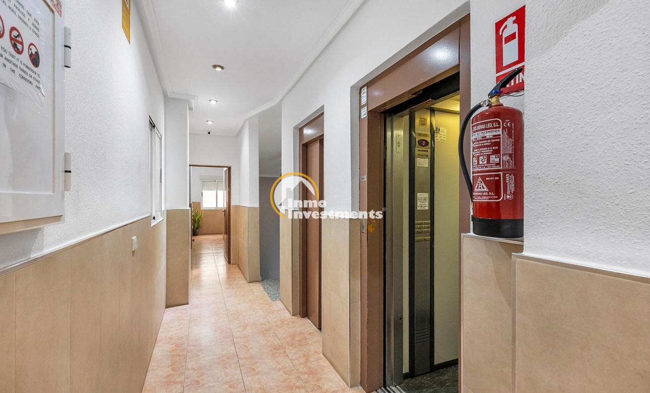 Resale - Apartment - Torrevieja - Habaneras