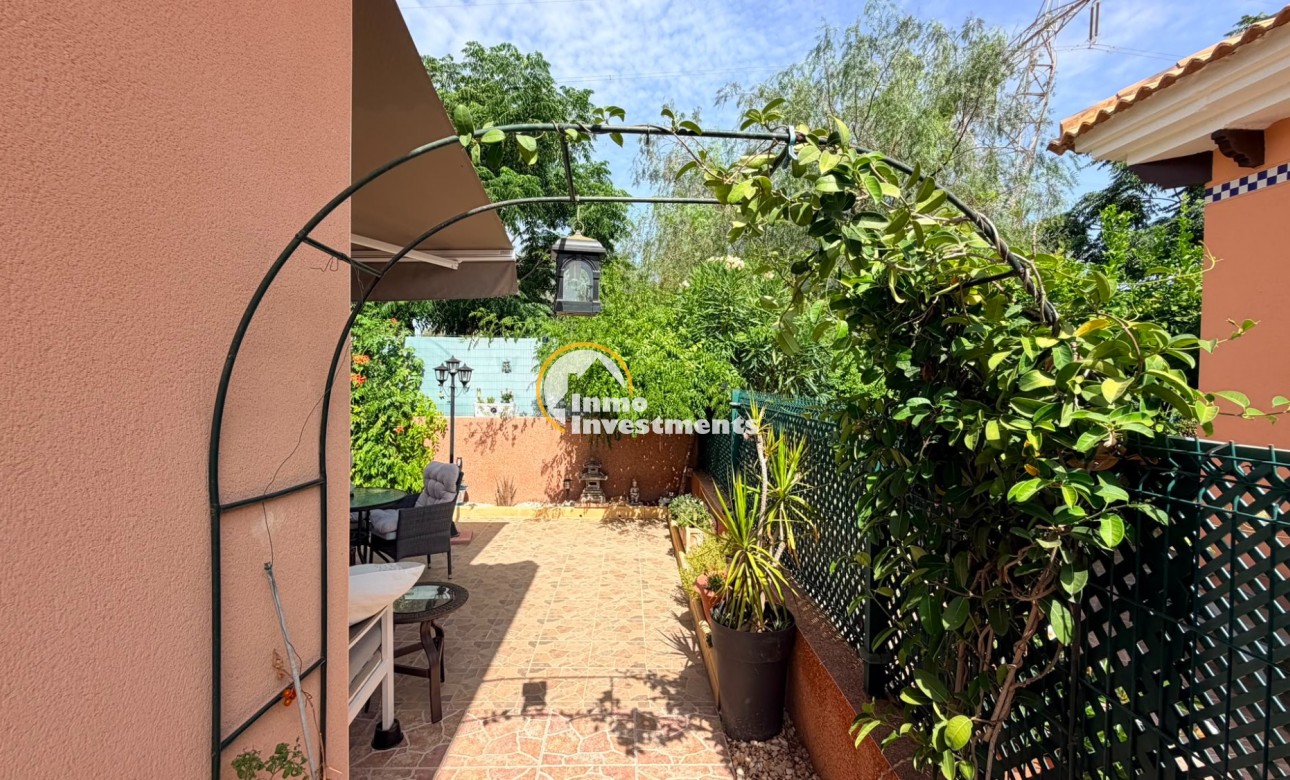 Resale - Villa - Los Montesinos - La Herrada