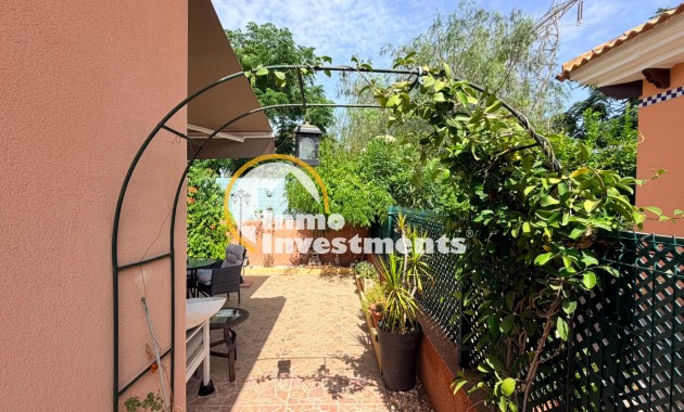 Resale - Villa - Los Montesinos - La Herrada