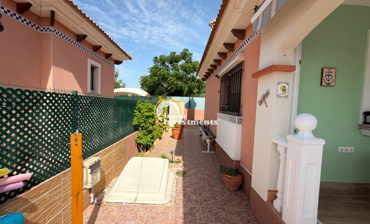 Resale - Villa - Los Montesinos - La Herrada