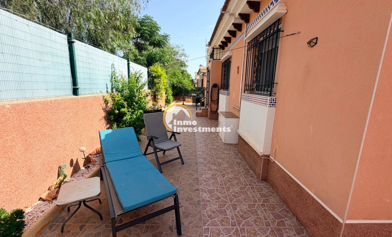 Resale - Villa - Los Montesinos - La Herrada
