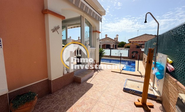Resale - Villa - Los Montesinos - La Herrada