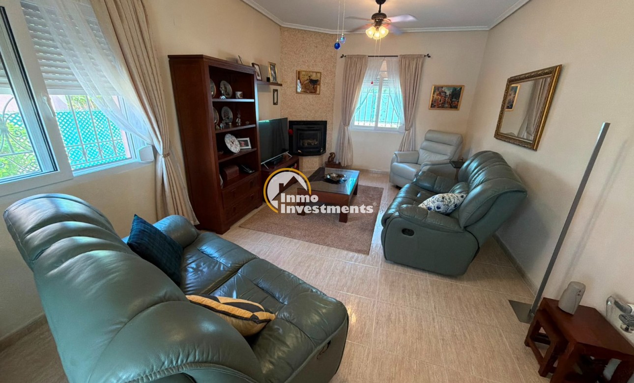 Resale - Villa - Los Montesinos - La Herrada
