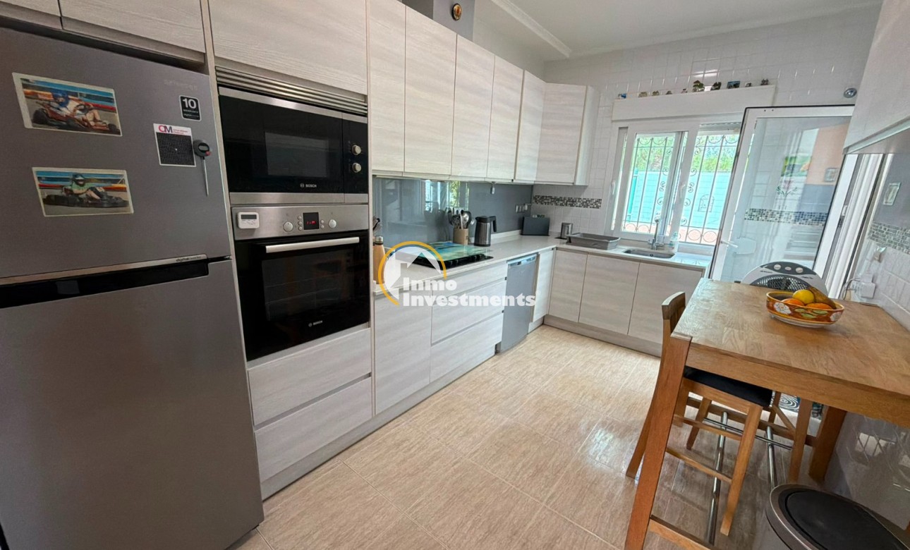 Resale - Villa - Los Montesinos - La Herrada