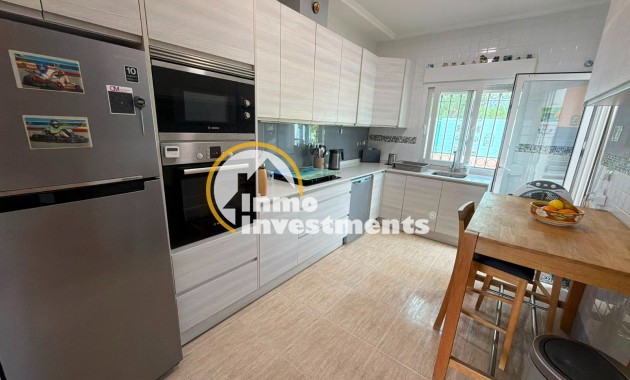 Resale - Villa - Los Montesinos - La Herrada