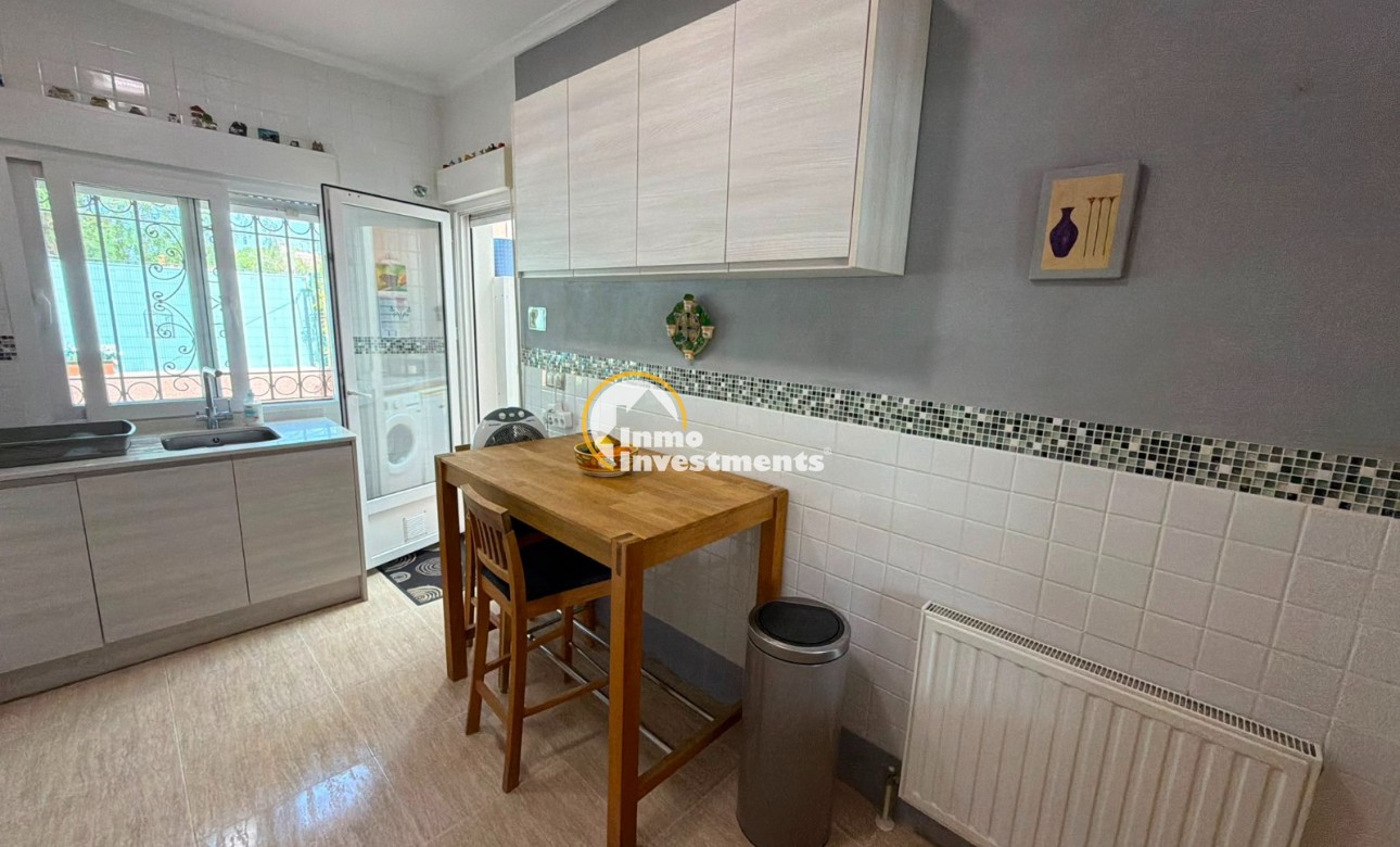 Resale - Villa - Los Montesinos - La Herrada