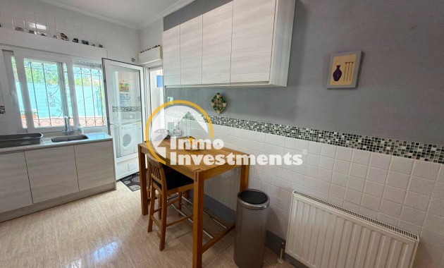 Resale - Villa - Los Montesinos - La Herrada