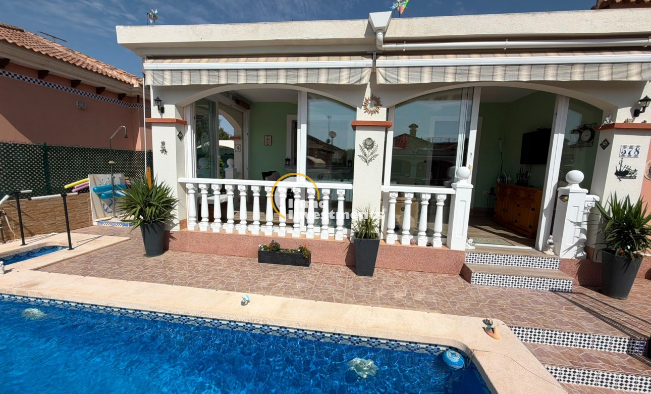 Resale - Villa - Los Montesinos - La Herrada