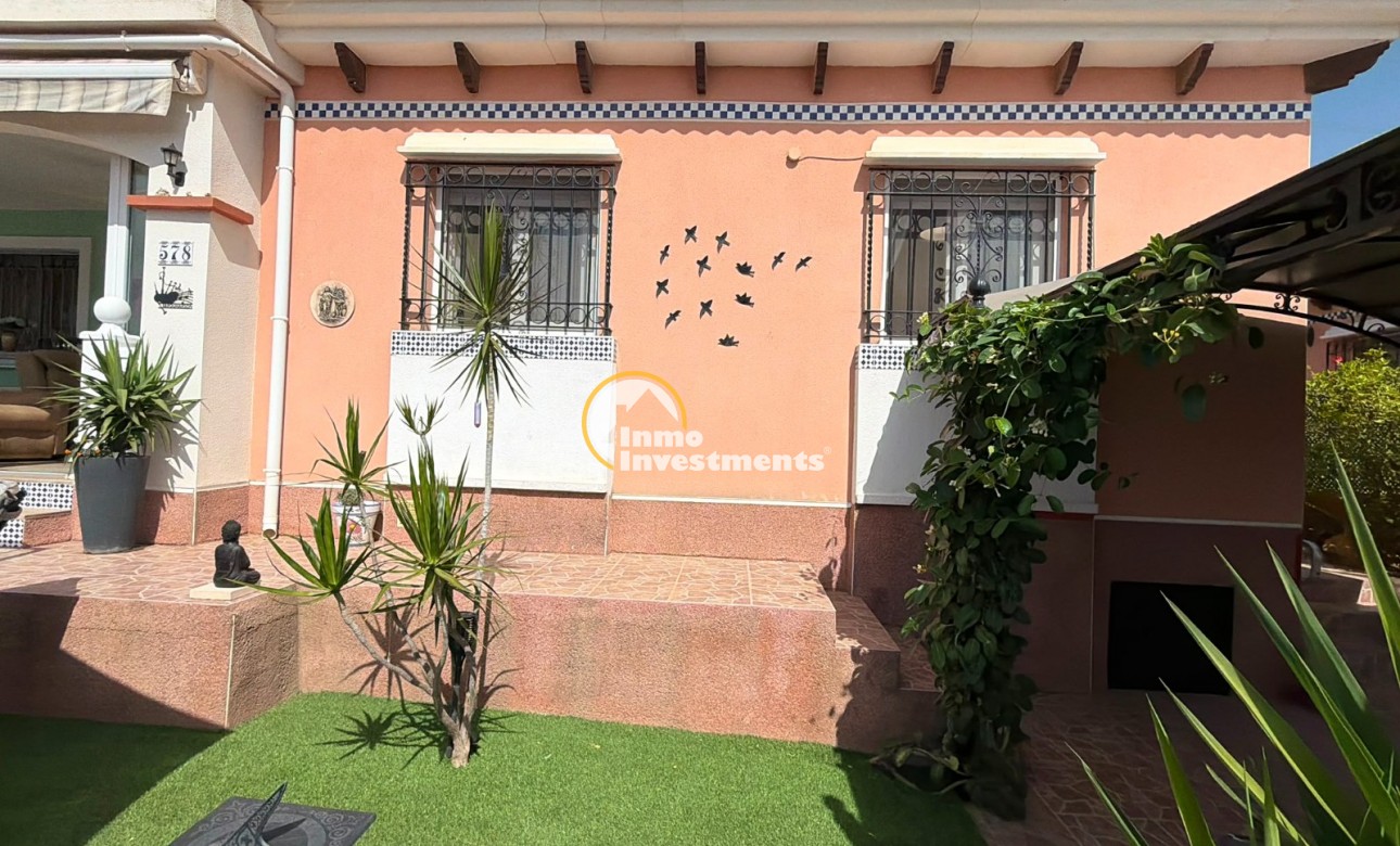 Resale - Villa - Los Montesinos - La Herrada
