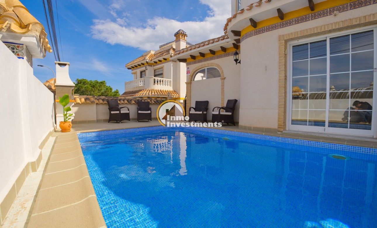 Resale - Villa - Torrevieja