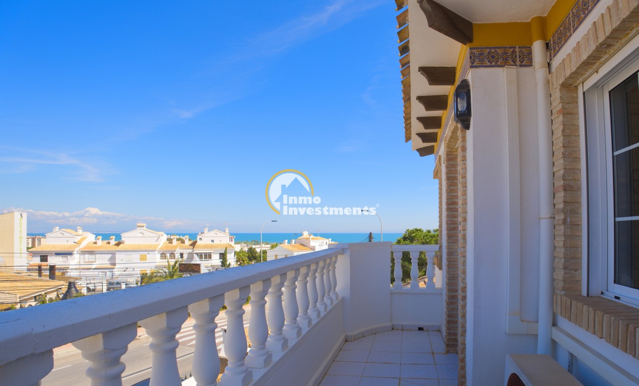Resale - Villa - Torrevieja