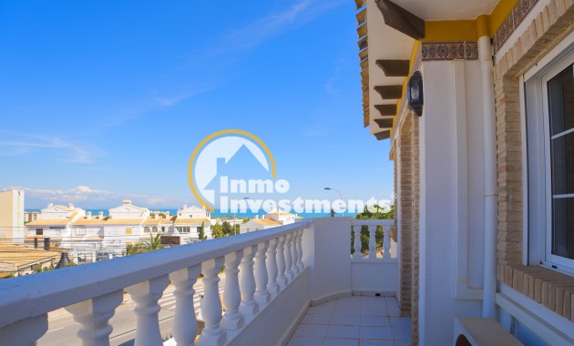 Resale - Villa - Torrevieja