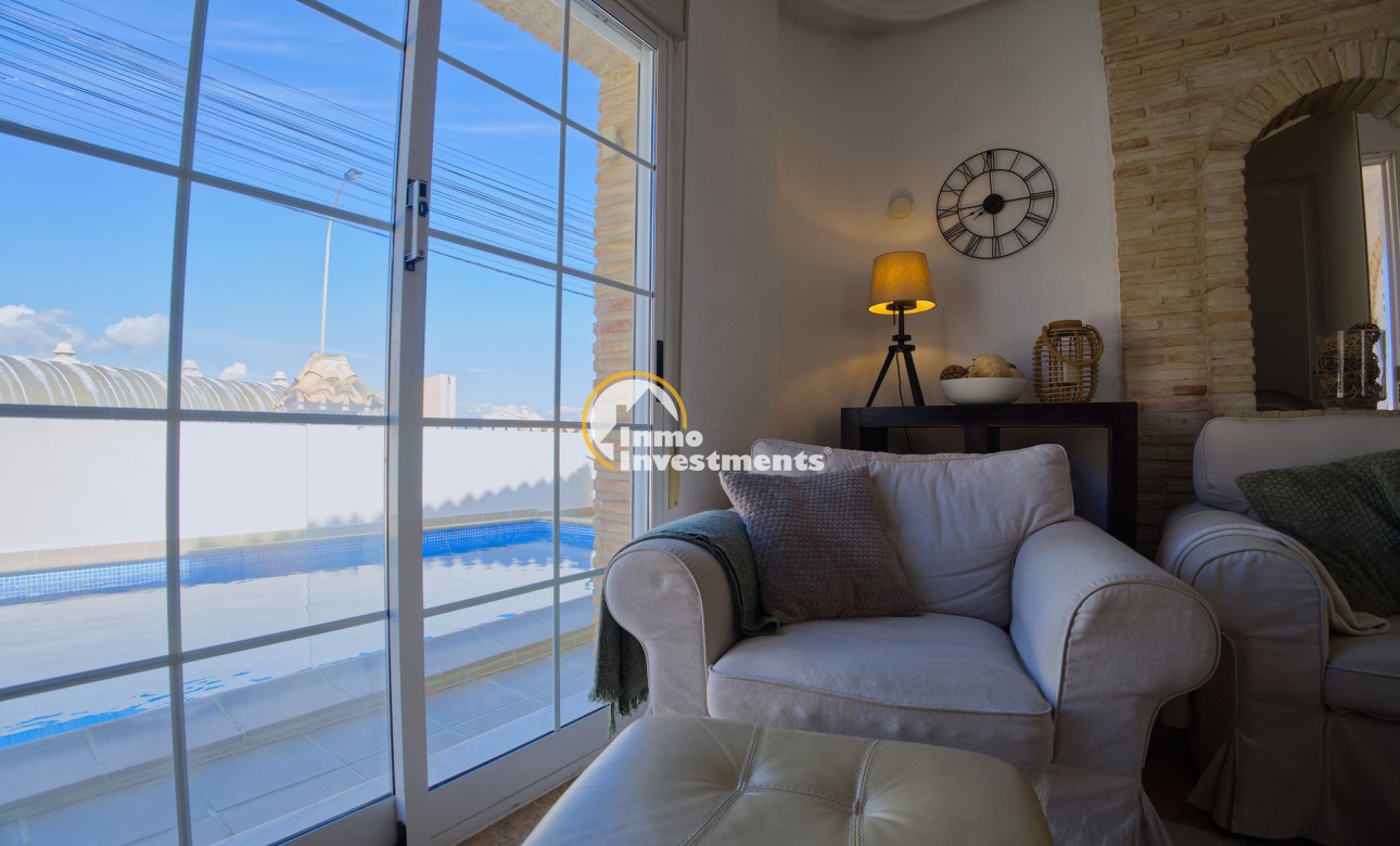 Resale - Villa - Torrevieja