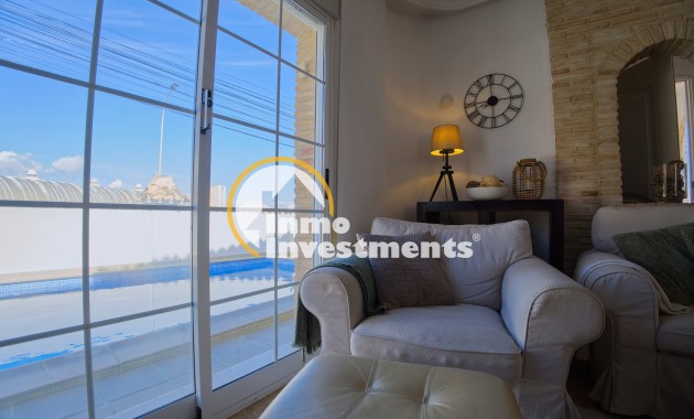 Resale - Villa - Torrevieja