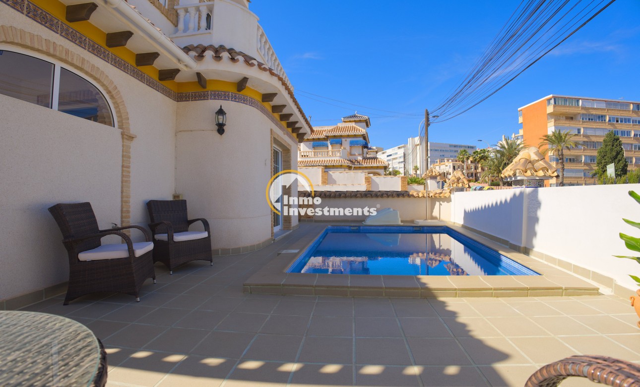 Resale - Villa - Torrevieja