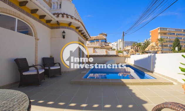 Resale - Villa - Torrevieja