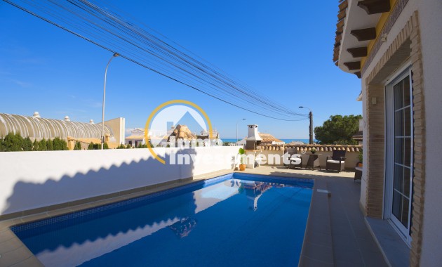 Resale - Villa - Torrevieja
