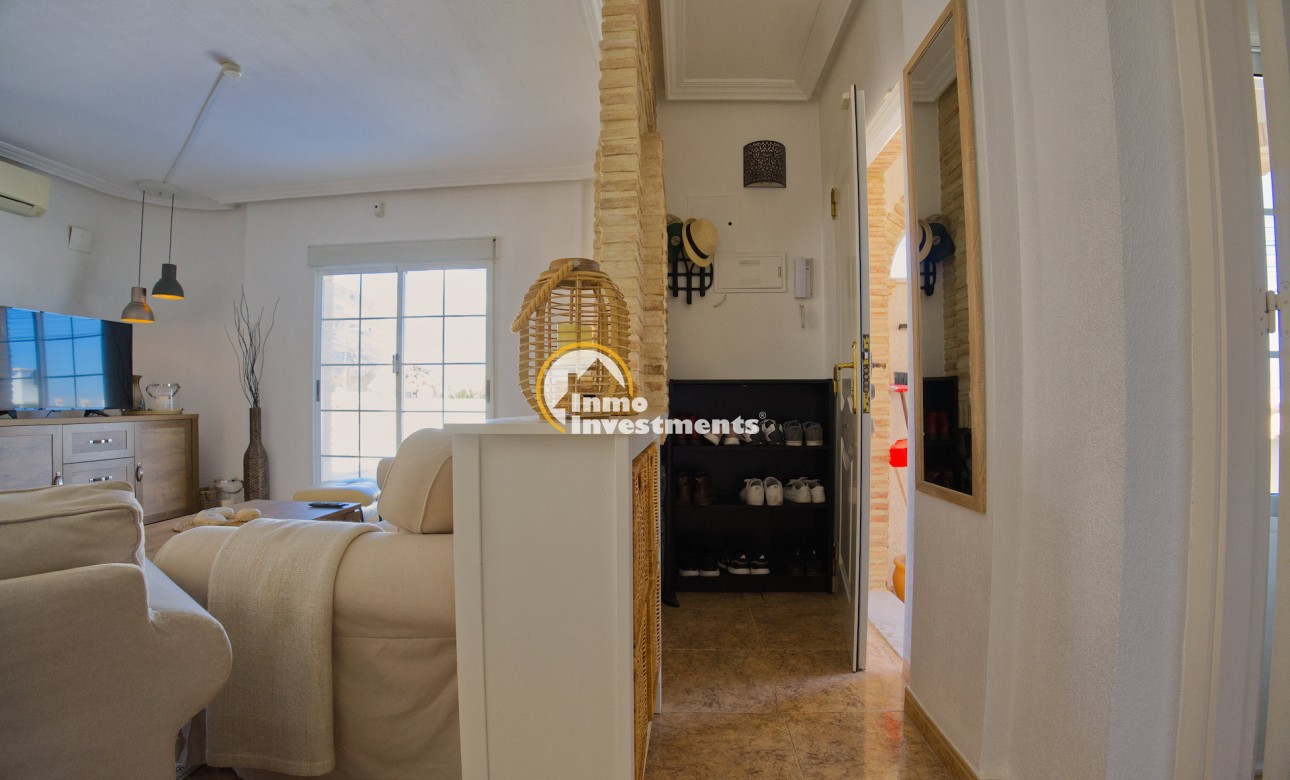 Resale - Villa - Torrevieja