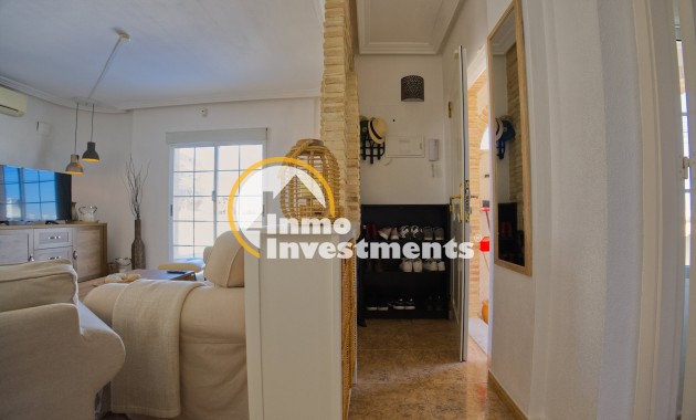 Resale - Villa - Torrevieja