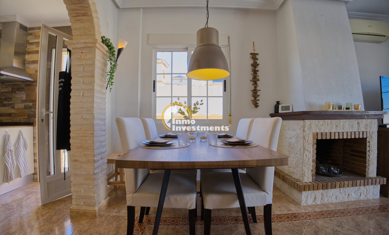 Resale - Villa - Torrevieja