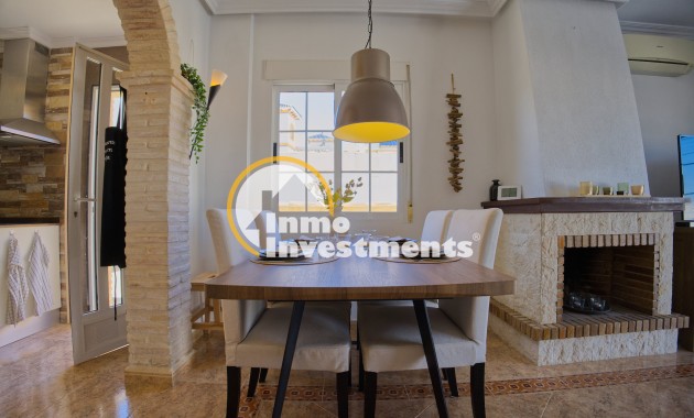 Resale - Villa - Torrevieja