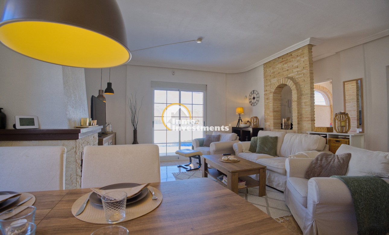 Resale - Villa - Torrevieja