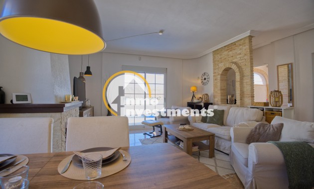 Resale - Villa - Torrevieja
