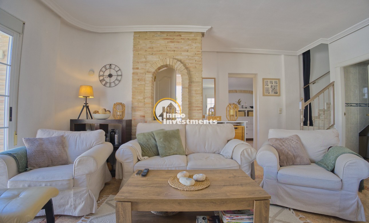 Resale - Villa - Torrevieja