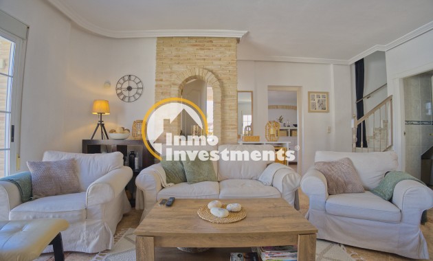 Resale - Villa - Torrevieja