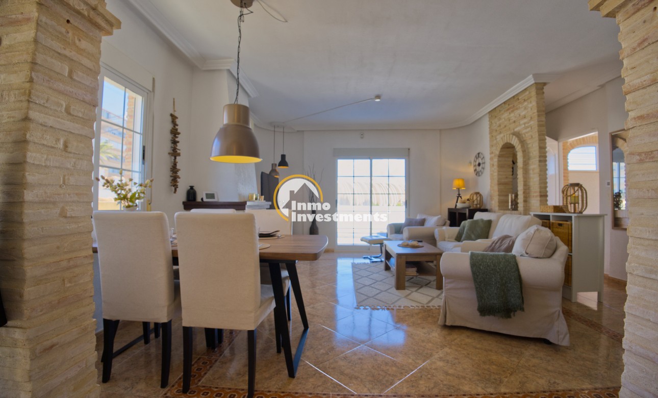Resale - Villa - Torrevieja