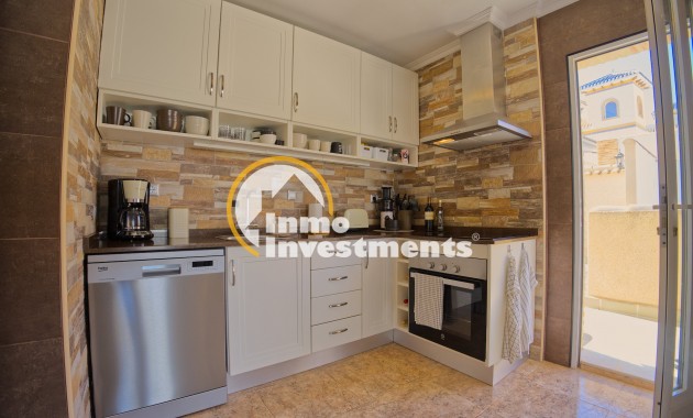 Resale - Villa - Torrevieja