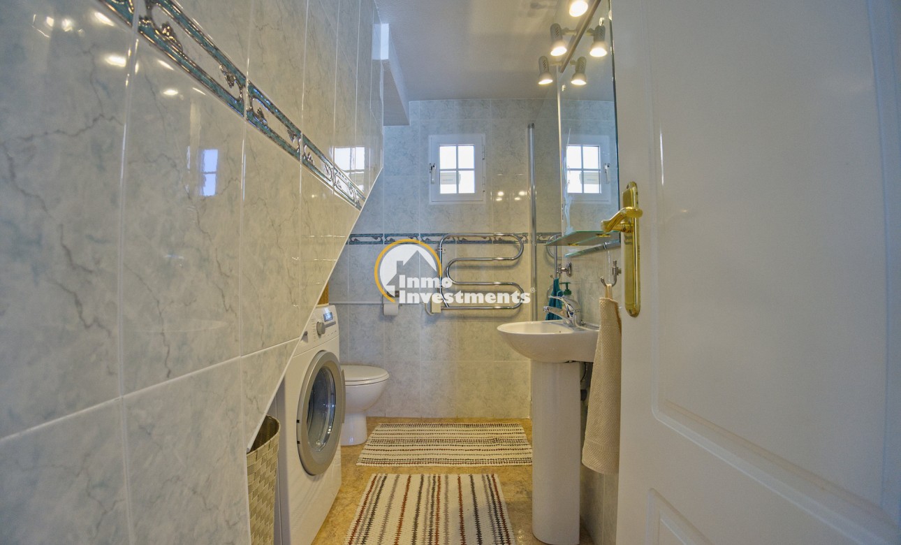 Resale - Villa - Torrevieja