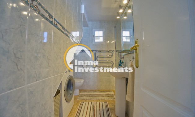 Resale - Villa - Torrevieja