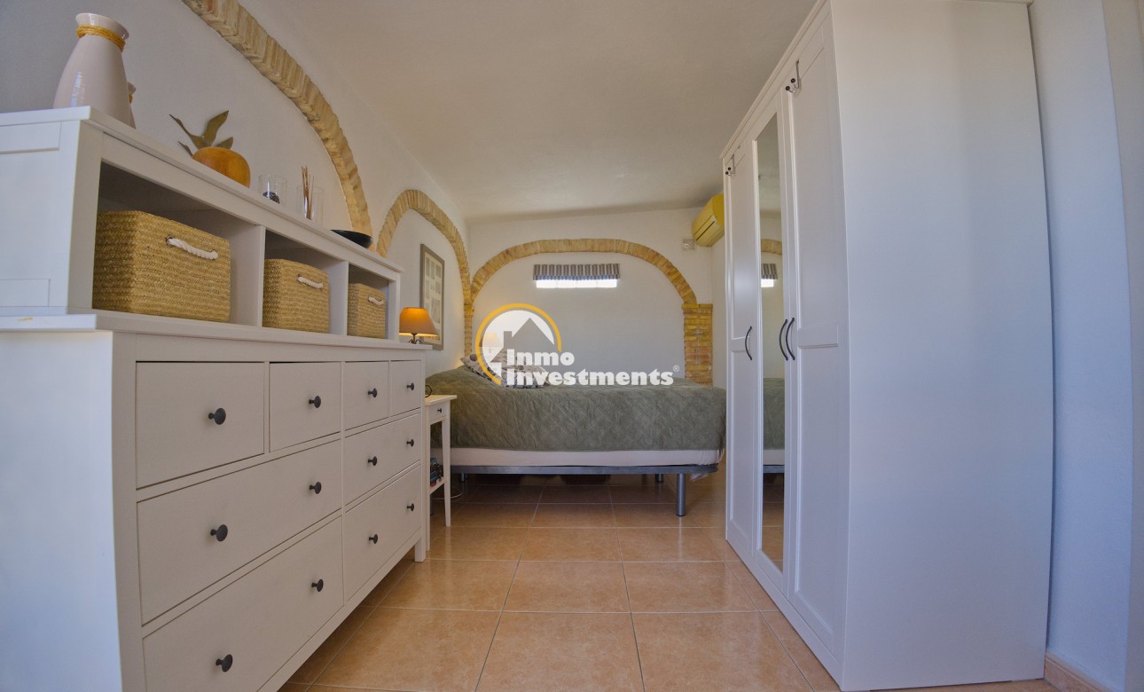 Resale - Villa - Torrevieja