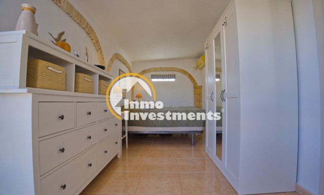 Resale - Villa - Torrevieja