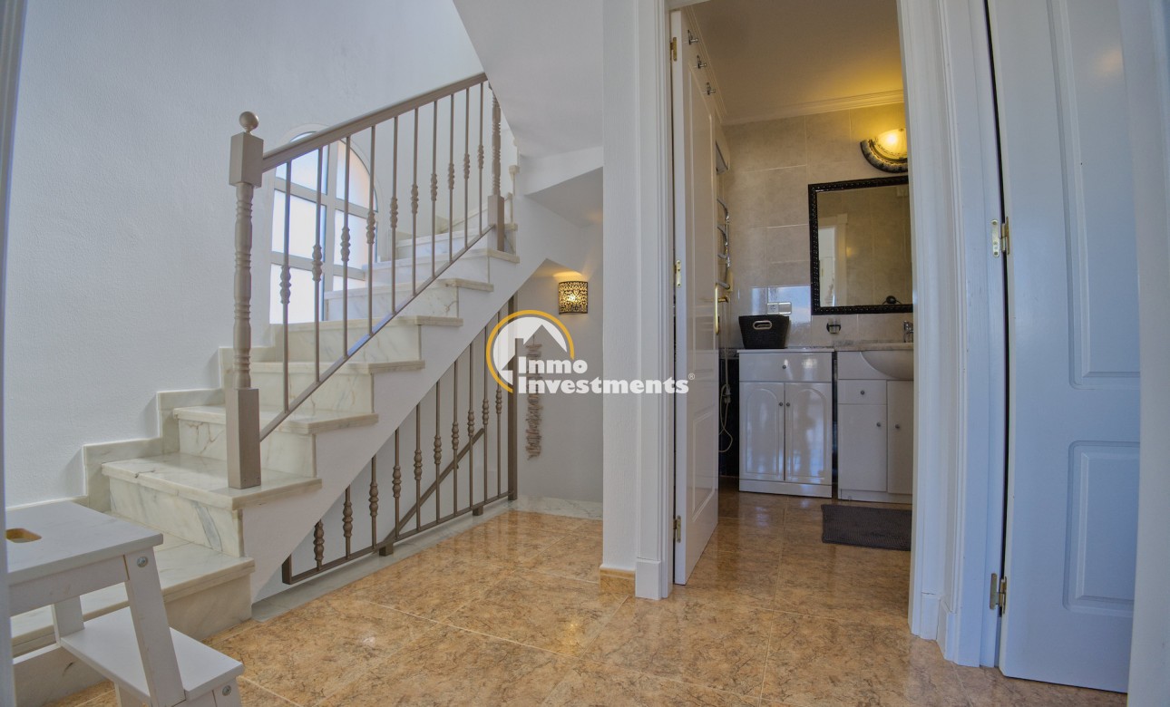 Resale - Villa - Torrevieja
